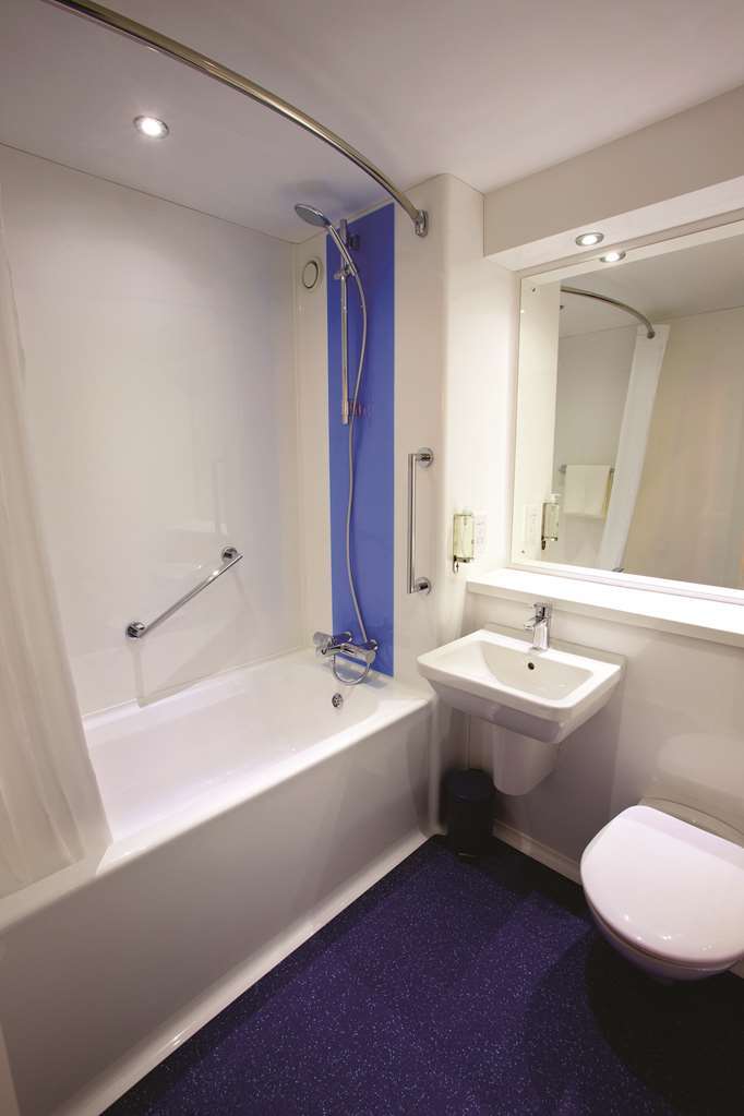 Travelodge Bracknell Central Δωμάτιο φωτογραφία